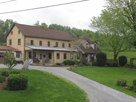 Peaceful, country setting on Fountain Hill Farm