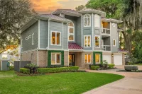 Private Waterfront Estate w/ Pool & Hot Tub - 10 Miles to Sav Historic District
