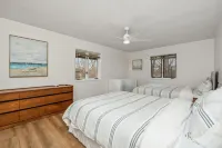 AMAZING LAKE GENEVA ABBEY SPRINGS HOME + HOT TUB +  2 GOLF CARTS!