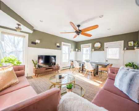 Magnificent 5BR/2BA Near Casinos 諾威奇酒店