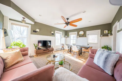 Magnificent 5BR/2BA Near Casinos