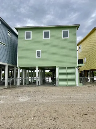 “Reeling Em Inn” waterfront home on the Colorado River. Boat slip included.