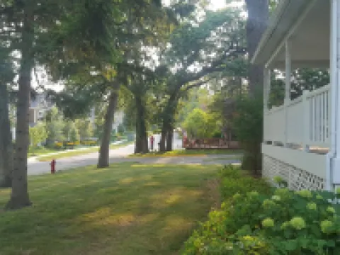 Classic Lake House just a few blocks to Abbey, Lakefront, Restuarants, & Beach