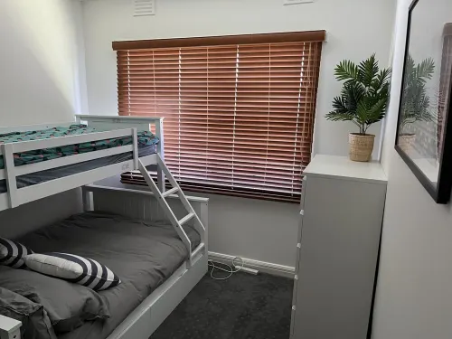Cosy beachside cottage a short walk to the beautiful Coronet Bay beach