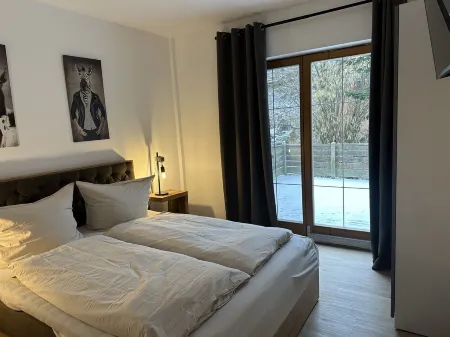 Modern vacation home / chalet with forest view in Dresden Отели рядом с достопримечательностью «Шлос Пилльниц»