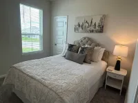 New!! Howdy Haus 5 Miles from Kyle Field! Cozy 4-Bedroom House Hotel dekat Lake Bryan Park
