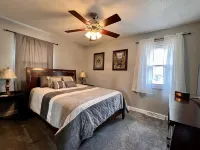 The Johnston House - Located in the heart of Johnston - Close to Saylorville Hotels in Johnston