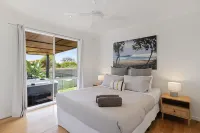 Island Getaway, Outdoor Spa, Games Room Hotels near Woolamai Surf Beach