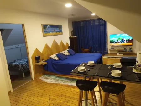 ATYPICAL HOUSING WELLNESS IN THE HEART OF NATURE Отели рядом со станцией GARE SNCF RAILWAY STATION