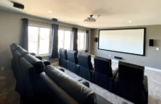 Family Friendly 7 Bedroom 4.5 Bath