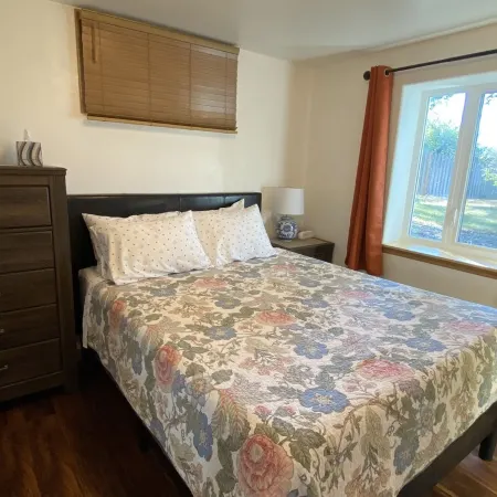Guest Suite with Hot Tub, sleeps 4 - No nonsense fee