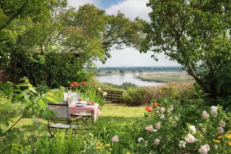 Traumhaftes Ferienhaus für bis zu 4 Personen im Idyllischen Oderbruch Отели в г. Лебус