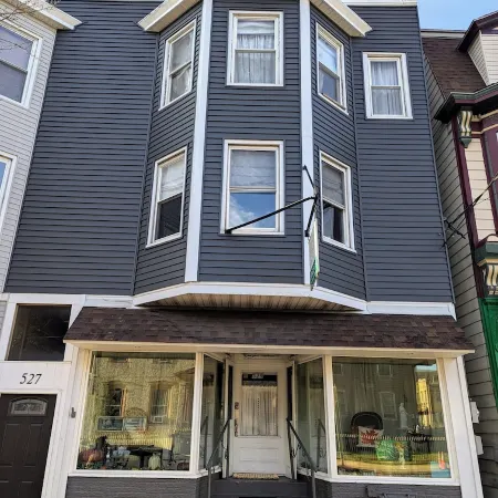 1901 Storefront Studio: King Saatva Bed & Retro Charm
