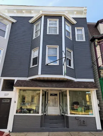 Vintage Charm Studio: Unique Retreat on the East Side