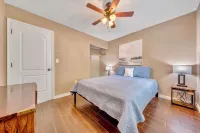 Treetop & Waterfront! Quiet Cove, Hot Tub, Kayaks, Game Room and more