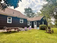 Charming 3BR Hilltop House, Newly Remodeled with Arcade Hotels near Buttermilk Falls