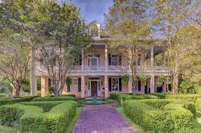 Belle Terre Mansion - Remodeled Pre-Civil War- Contemporary. Southern. History.