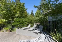 Cozy Downtown 2BD Bellevue Condo Free Parking