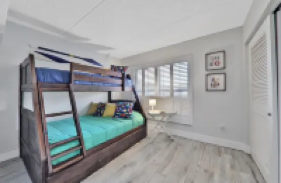 Deluxe ocean-view, poolside, first floor flat with 2 bedrooms, 2 baths