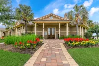 Modern Family Lake House,  Boat,  Hot tub, Shared Pool, Baby Necessities Hotel in zona Cypress Lakes Golf Club