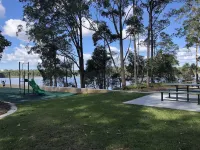 Family Home  - Pets welcome .  15km to Australia Zoo, 20km to amazing beaches. Hotels in Maleny