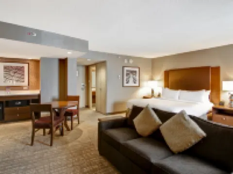 DoubleTree by Hilton West Edmonton โรงแรมในเอ็ดมอนตัน