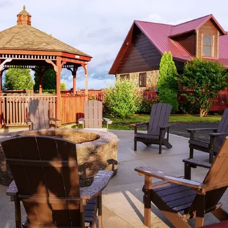 Huge 8BR Mountaintop Mansion, with Majestic Views,Oversized deck in Mt.Airy, NC.