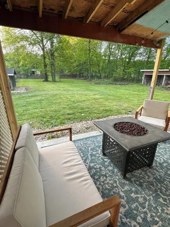 Tiny House + workspace + acreage + near lake