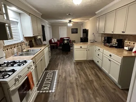 Country Quiet with Close-to-Town Convenience