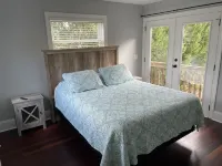 The Chalet on Lake Wylie, 5000 sq ft, Sleeps16, Pet Friendly, Close to Charlotte