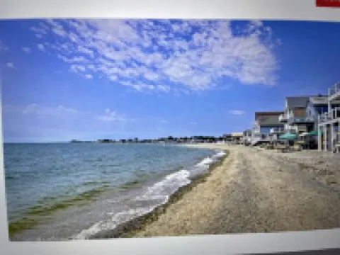 Beachfront 3-bedroom vacation home just 14 minutes from Yale University