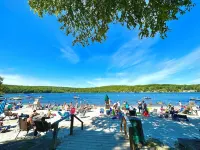 Winter Wonderland Chalet WArcades, Pool Table, Fire Pit, Lake, Pools & Ski Lifts Hotels in Lackawaxen Township