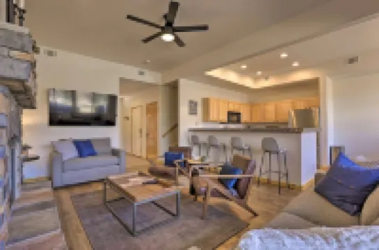 Luxury Town Home+Hot Tub! Mountain View, River/Lake front, close to Ski Resorts