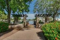 Renovated Villa in Old Litchfield