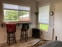 Lovely Mountain View Cottage with Hot Tub, close to amenities!