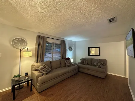 Piney Woods 5  - King Bed Отели в г. Тексаркана