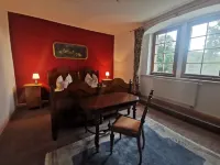 Quiet vacation apartment in a manor house, 5 minutes from the park