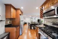 74L - 2BR Quincy - Cozy Couple Hideout near Wollaston Beach