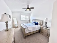 The Sand Castle - WALK TO BEACH!