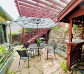 Garden Home Downtown: Splendid 3 Bedroom House in Historic Neighborhood