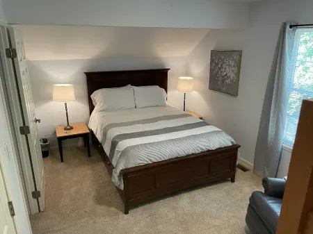 Terrific Townhome w/fenced in yard and patio Отели в г. Уэйкаруса