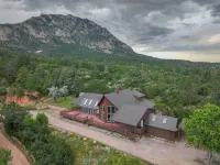 4BR 4BA multi-family with multiple outdoor & indoor living spaces, hot tub, BBQ.