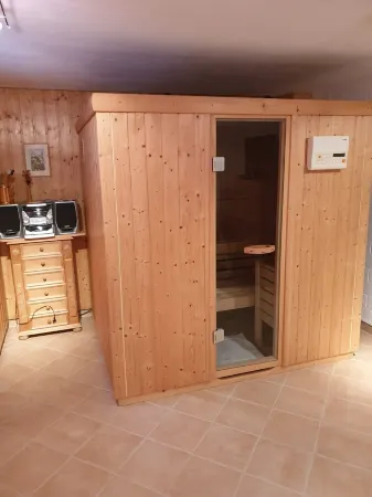 Große Doppelhaushälfte, Nahe der Alten Elbe, Getec Arena, Hundertwasserhaus Отели рядом с достопримечательностью «Kloster Unser Lieben Frauen»