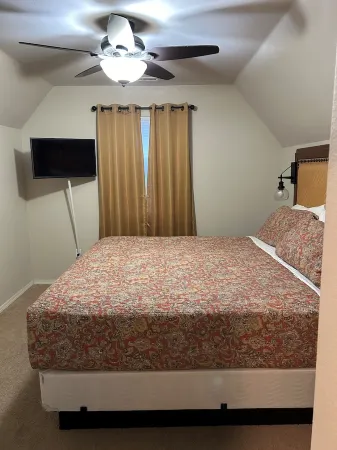 Deep Roots Den on Table Rock. Great get away location. Rare find.