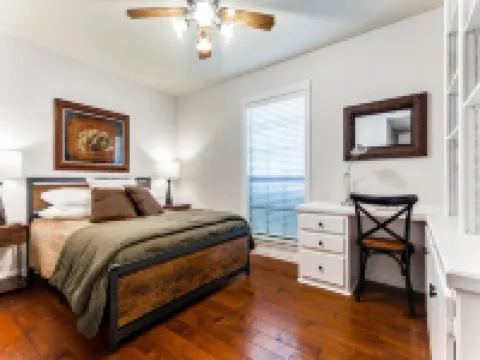 Escape to Olivia's Hideaway in Allen! Close  to Shopping,Eat, and Entertainment Hotels in Allen