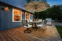 Driftwood Cottage with Cottages of Maine, Lake Great Pond, Dog Friendly, Kayaks
