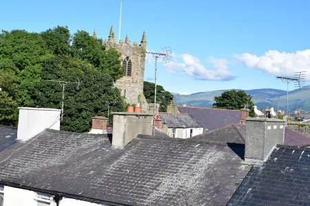 Stylish penthouse apartment for 4 in Beaumaris