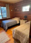 Cheerful Cabin with large stone patio and hot tub, next to trails!! Hotels in Coconino County