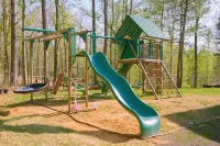 Private Heated Pool, Fishing Pond, Zip Line. Private 10 Acre Getaway!