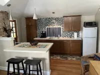 Sunny Coach House in Historic Oak Park Hotels in Oak Park